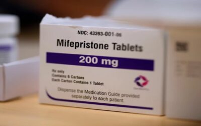 Tribunal restringe el acceso al aborto en EEUU al bloquear el envío de recetas de mifepristona
