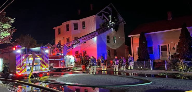 Incendio en Pawtucket deja 16 personas sin hogar.