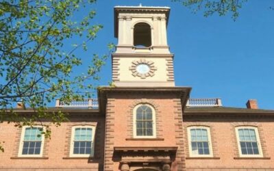 Antigua Casa del Estado reabre totalmente restaurada para conmemorar los 250 años independencia de Rhode Island..