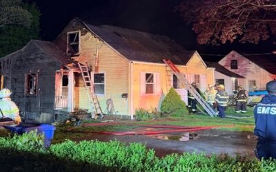 Incendio en Cumberland deja vivienda con severos daños.