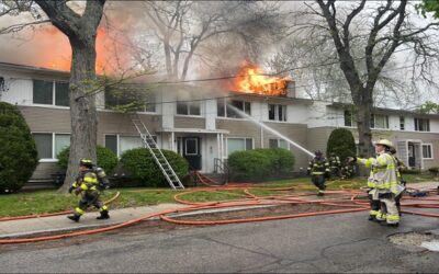 Incendio en complejo apartamentos en Providence deja a decenas de personas sin hogar.