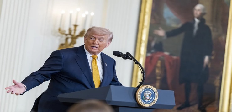 Trump dice que alto el fuego en Irán sigue vigente, pese a intercambio de ataques en Ormuz.