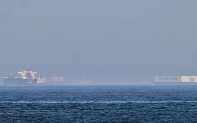 EEUU dispara contra buques petroleros iraníes en medio de tensiones en el estrecho de Ormuz
