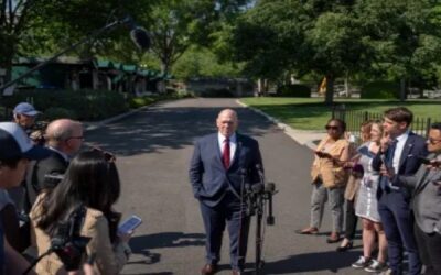 Tom Homan moviliza a miles de agentes ICE para retomar la promesa de deportaciones masivas de Trump