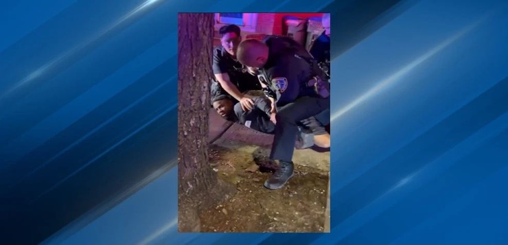 Autoridades investigan posible abuso policial en Providence.