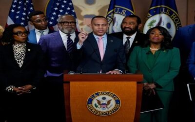 Jeffries promete que los demócratas lograrán el control la Cámara de Representantes en 2026.