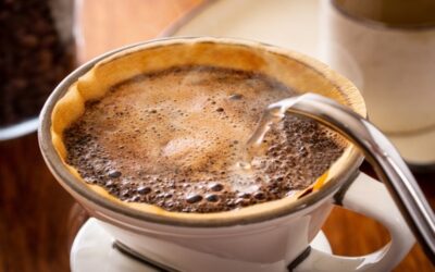 El consumo diario de café impacta la función renal, y no precisamente tan bien