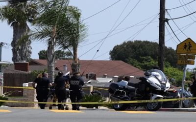 Al menos cinco muertos, dos de ellos los atacantes, en tiroteo a una mezquita en San Diego.