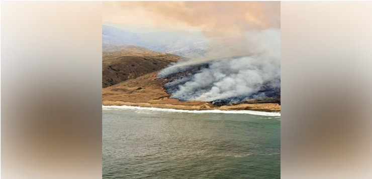 Un incendio azota el sur de California y obliga a la evacuación de más de 20.000 personas.
