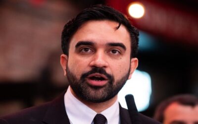 Redes explotan contra el alcalde de Nueva York tras publicar selfie en partido de Knicks