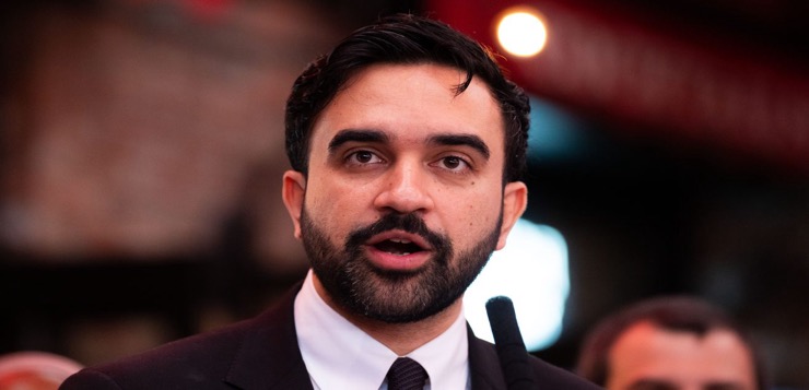Redes explotan contra el alcalde de Nueva York tras publicar selfie en partido de Knicks