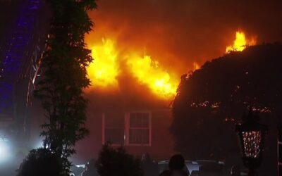 Incendio en East Greenwich deja severos daños en vivienda.