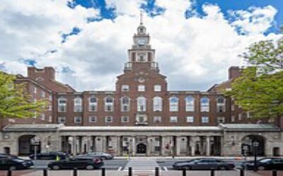 Abogado inhabilitado para ejercer en Rhode Island y Massachusetts.