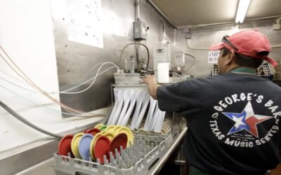 Redadas del ICE destruyeron 668 mil empleos; construcción y restaurantes, los más golpeados