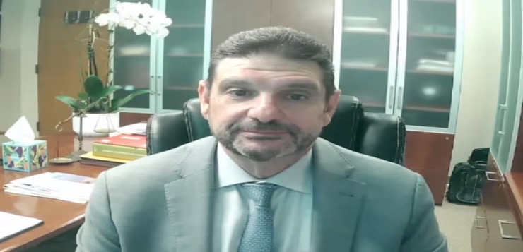 “Se aprovechan de la necesidad ajena”: abogados denuncian que estafadores roban sus identidades para fraudes migratorios