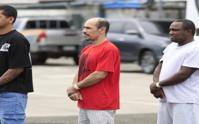 Panamá traslada hasta frontera con Colombia a más de un centenar de migrantes en retorno.