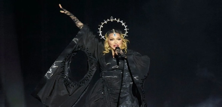 Madonna dio un concierto gratuito sorpresivamente en Times Square