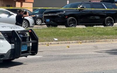 Policía Providence investiga tiroteo.
