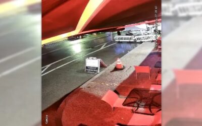Motociclista rompe barreras y termina perdiendo el control en área de comida al aire libre en Federal Hill.