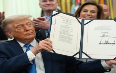 Trump firma la ley que destina 70.000 millones de dólares al control de la inmigración.