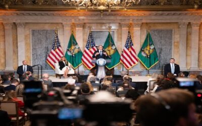 Tesoro de EEUU amplía normas de intercambio de datos bancarios ligadas a batida migratoria de Trump