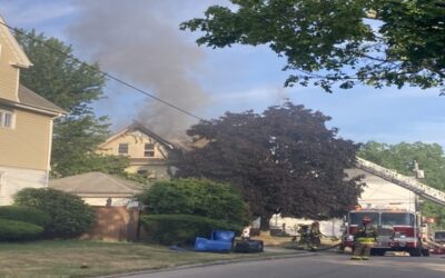Incendio de vivienda en Cranston deja 11 personas sin hogar.