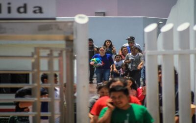 Un tribunal autoriza a Trump a reanudar las deportaciones aceleradas en todo EEUU.