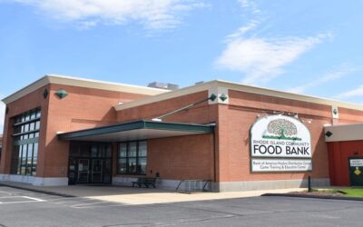 Taylor Swift y Travis Kelce donan $1 millón al Rhode Island Food Bank.