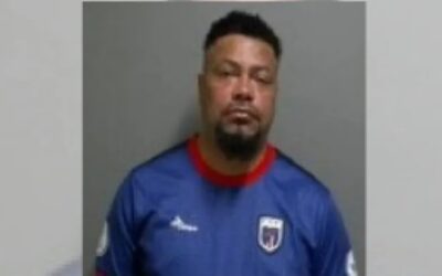 Hombre arrestado por sospechas de conducir ebrio con un niño en el auto.