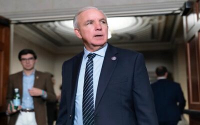 Republicano pide “normalizar” estatus de inmigrantes que llevan años en EE.UU. ante deportaciones de Trump