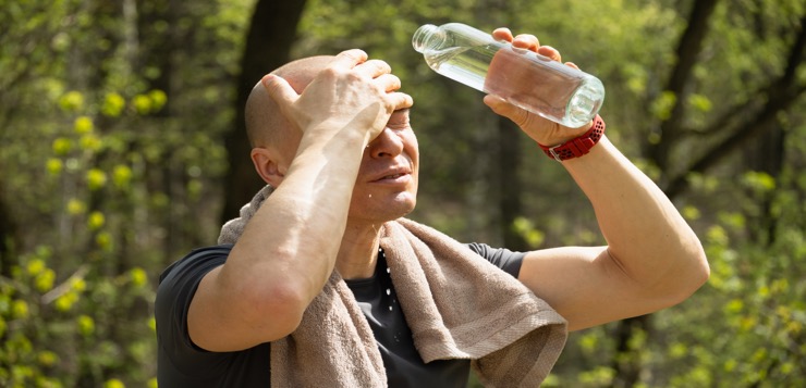El hábito que arruina tu hidratación en los días más calurosos de julio