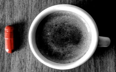 Médicos alertan por qué nunca debes mezclar los medicamentos con café
