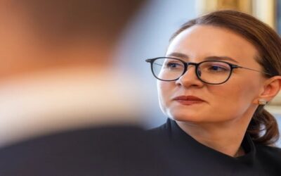 Renuncia primera ministra ucraniana mientras mientras Zelenskyy anuncia cambios en gobierno