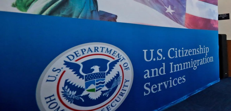 DHS revisaría uso de Medicaid y cupones para decidir quién obtiene la Green Card