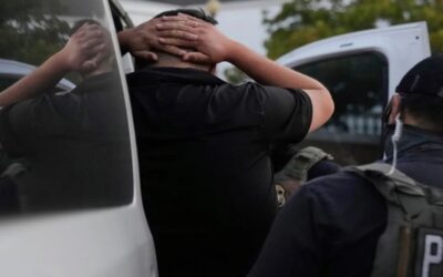 Política migratoria de Trump golpea más a los latinos, revela informe