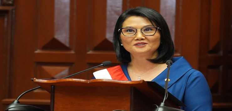 Keiko Fujimori asume la presidencia de Perú con el desafío de lograr estabilidad y frenar el crimen
