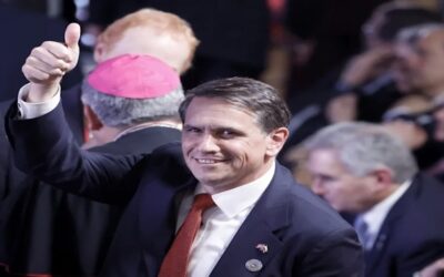 El Senado de EE.UU. confirma a Todd Blanche, exabogado de Trump, como fiscal general.
