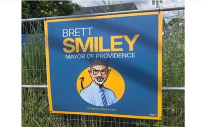 Smiley denuncia vandalismo con sus carteles de campaña.
