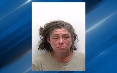 Mujer arrestada por apuñalamiento en Plaza Kennedy.