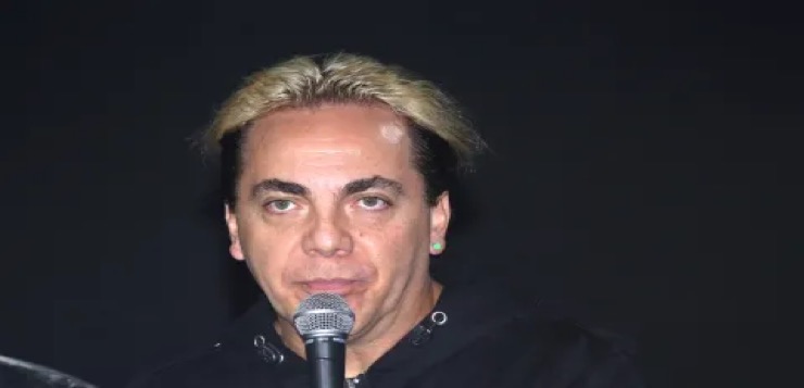Cristian Castro habla sobre la salud de su madre tras aparecer con oxígeno en su graduación