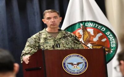 Tras las denuncias por intentos de suicidio, el jefe del Comando Central de EE.UU. visitó el USS Abraham Lincoln