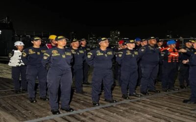 Buque de la Armada colombiana zarpa para recoger en Miami toneladas de ayuda por terremoto.