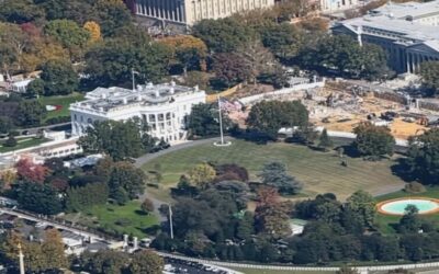 Corte Suprema de EEUU autoriza reanudar obras del salón de baile en la Casa Blanca.