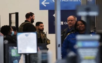 ICE pide ayuda a empleados de aerolíneas para localizar pasajeros en aeropuertos