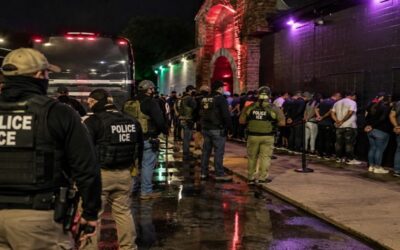ICE arrestó a 121 inmigrantes durante una redada en un club nocturno latino