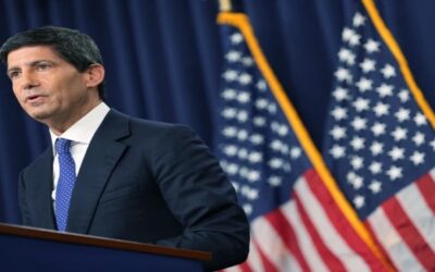 La Fed sube su tasa clave por primera vez en tres años, desafiando a Trump