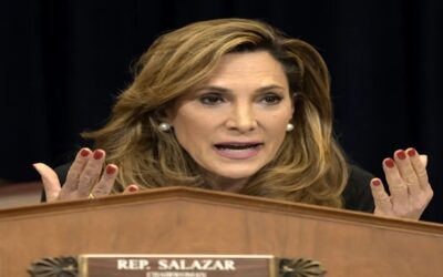 Gobierno Trump dice que mantendrá deportaciones «le guste o no a la congresista Salazar»