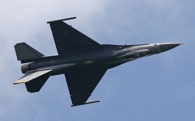 Un F-16 del NORAD intercepta una aeronave que violó el espacio aéreo restringido sobre Camp David , en presencia de Trump: según fuentes oficiales