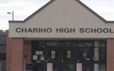 Adolescente acusado de apuñalar a compañero en Escuela Secundaria Chariho