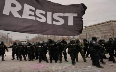 La Casa Blanca dice que no enviará agentes del ICE a centros electorales, pero activistas se alistan